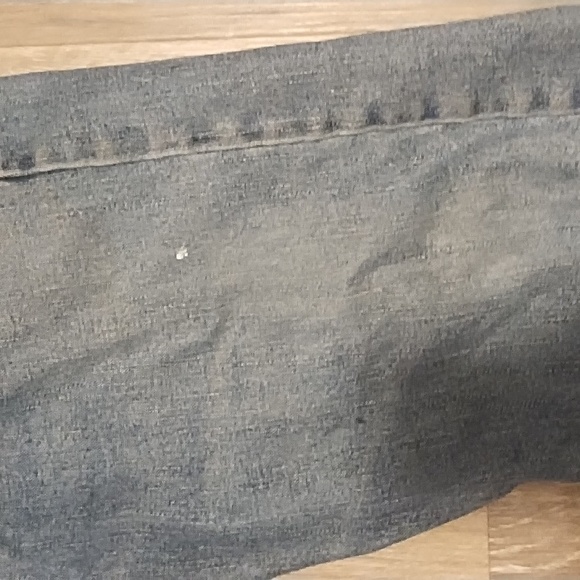 Levi's signature famous riveted strength regular traditional. Size 34/30 - Picture 2 of 5